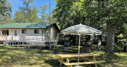 Northwoods Home Getaway w/direct access to ATV/Snowmobile Trails
