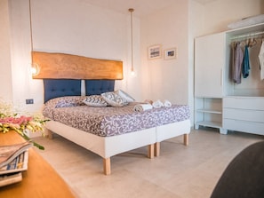 2 bedrooms, in-room safe, desk, iron/ironing board