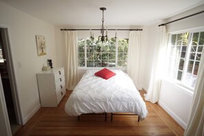 4 Schlafzimmer, Schreibtisch, Bügeleisen/Bügelbrett, kostenloses WLAN