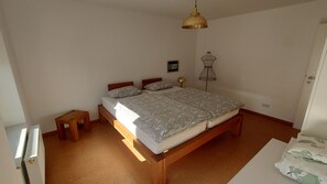 2 Schlafzimmer, Bügeleisen/Bügelbrett, Reisekinderbett, kostenloses WLAN