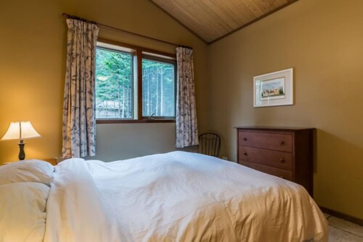 Chalet | 2 Schlafzimmer, Schreibtisch, Verdunkelungsvorhänge