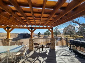 Outdoor dining - Rare country setting near Highlands Ranch, Littleton & Chatfield State Park  (Littleton)