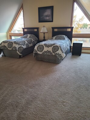 5 bedrooms, desk, iron/ironing board, travel cot