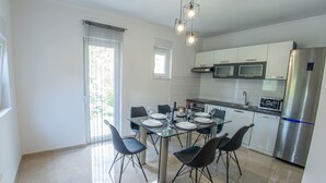 Classic Villa, Private Pool, River View | Dining room - Villa Clea (Mostar)