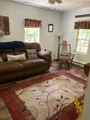 Smart-TV, Kamin, Bücher