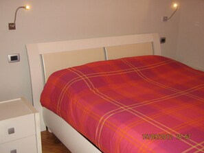 1 Schlafzimmer, Schreibtisch, Bügeleisen/Bügelbrett, kostenloses WLAN