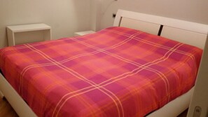 1 dormitorio, escritorio, tabla de planchar con plancha y wifi gratis