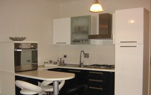 Fridge, oven, stovetop, coffee/tea maker - HEART OF FLORENCE APARTMENT (Firenze)