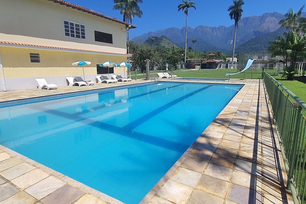 2 outdoor pools