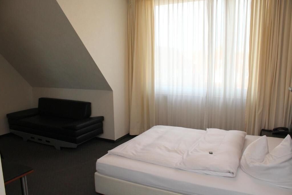 standard single room | desk, soundproofing, iron/ironing board, free wifi