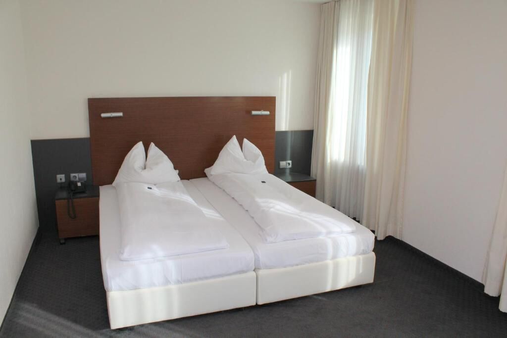 business double room | desk, soundproofing, iron/ironing board, free wifi