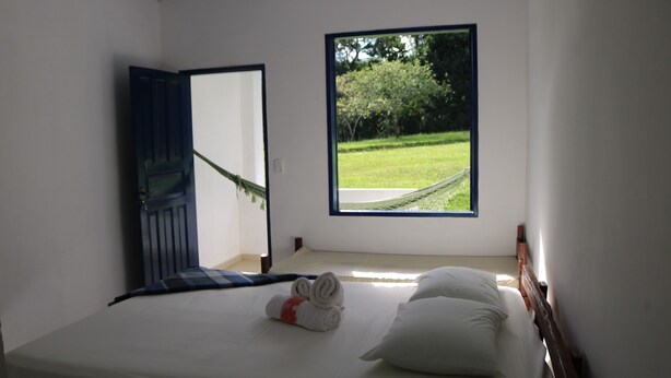 Comfort Room | Iron/ironing board (on request), bed sheets - Pousada Vila Capelinha (Itatiaia)