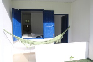 Comfort Room | Iron/ironing board, bed sheets - Pousada Vila Capelinha (Itatiaia)