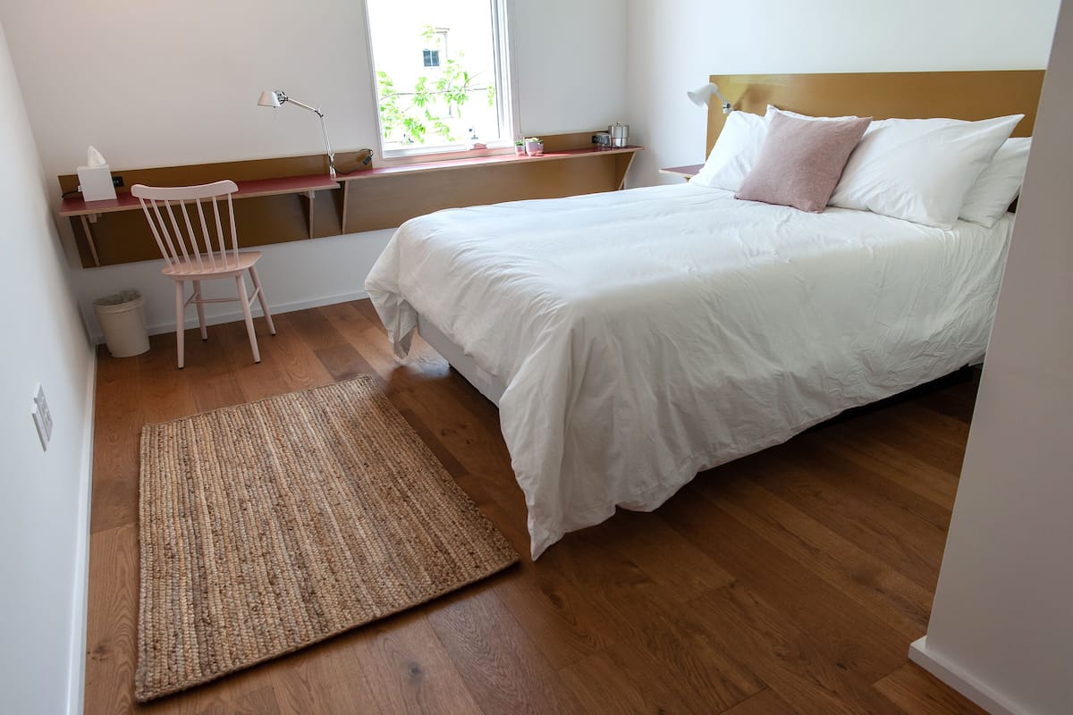 Standard Room, 1 Queen Bed | Hypo-allergenic bedding, individually decorated, individually furnished
