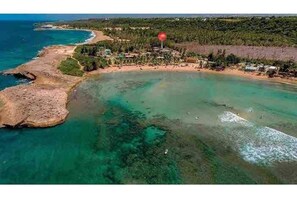 Beach nearby, sun loungers, beach towels