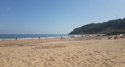 Nouvelle maison mitoyenne à proximité des plages et de montagnes