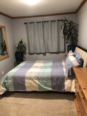 2 bedrooms, WiFi - Centrally located condo- walking distance to everything (Avon)