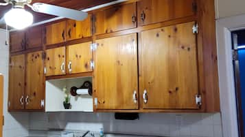 家庭獨棟房屋, 3 間臥室, 花園景觀 | 起居區 | 50-吋智慧型電視、有線頻道、電視、壁爐