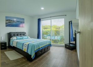 3 quartos, berço de viagem, Wi-Fi de cortesia, roupa de cama