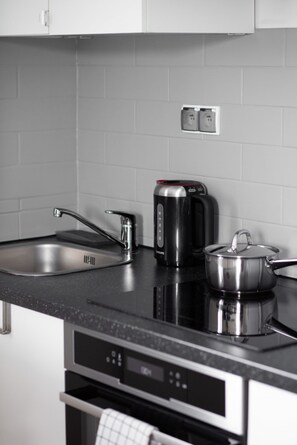 雪櫃、焗爐、爐具、洗碗機