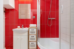 Dusche, Haartrockner, Handtücher