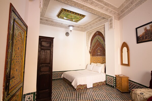 1 室のベッドルーム、WiFi