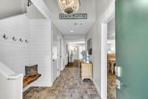 Interior - STUNNING VILLA WITH GOLF, POOL, & BEACH ACCESS HILTON HEAD (Hilton Head Island)