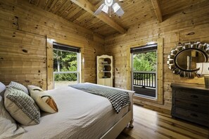 5 bedrooms, desk, iron/ironing board, free WiFi