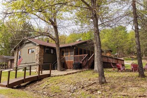 Exterior - Lakeside Arcade! Hot Tub, GAMES,  roaming deer (Garfield)