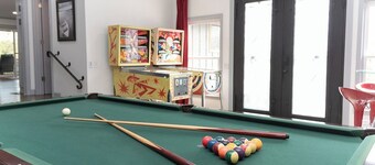 Lakeside Arcade! Hot Tub, GAMES,  roaming deer