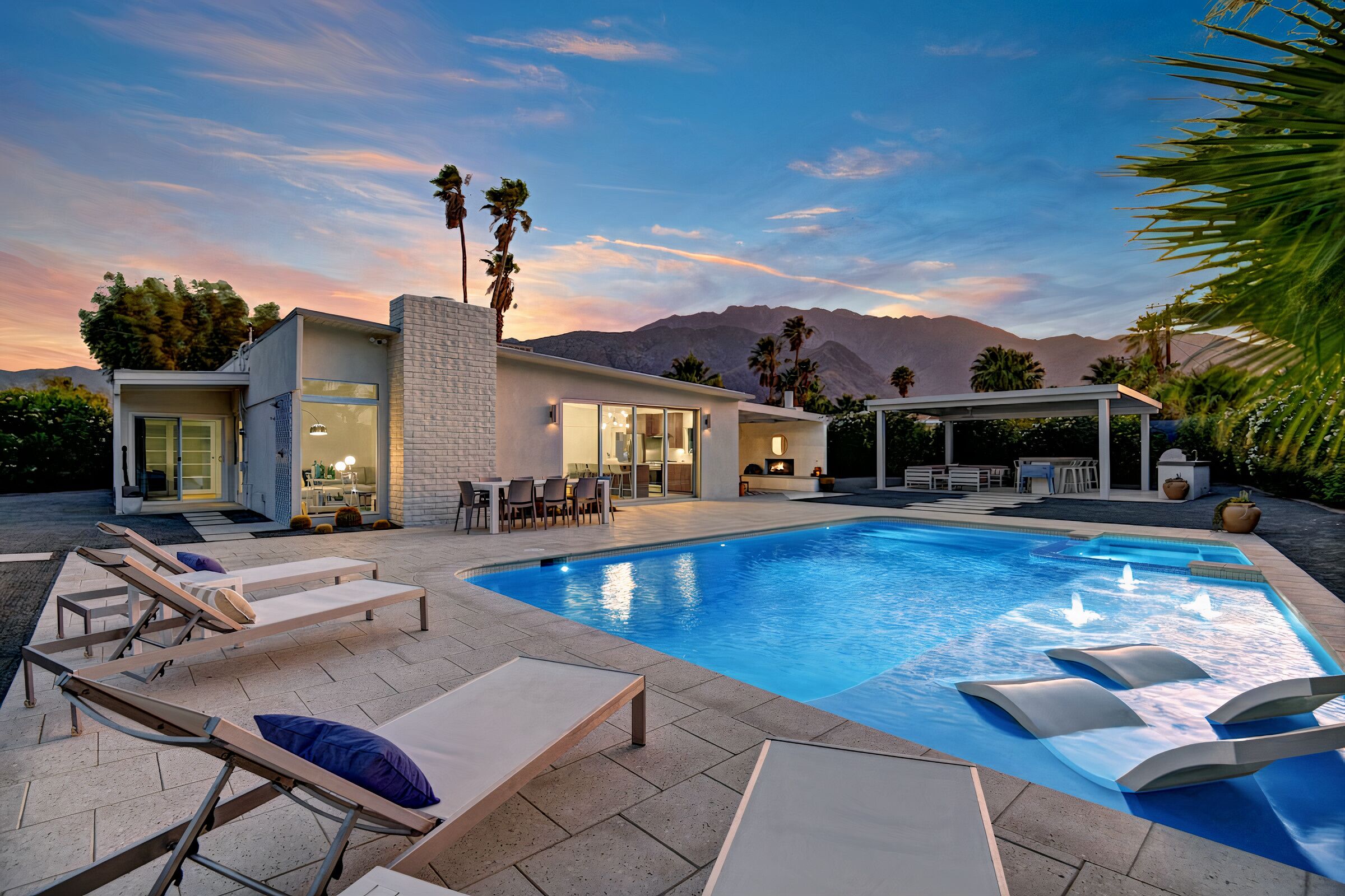 Alberca al aire libre y alberca climatizada