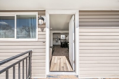 ◆ Sensational Apartment! 2 Bed 1 Bath - Sleeps 4 ◆