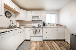 Fridge, microwave, oven, stovetop - ◆ Sensational Apartment! 2 Bed 1 Bath - Sleeps 4 ◆ (Colorado Springs)