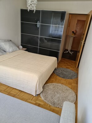 1 chambre, fer et planche à repasser, Wi-Fi, draps fournis