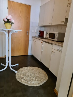 Micro-ondes, cafetière/bouilloire