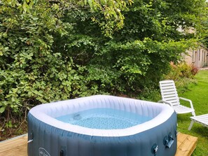 Bañera de hidromasaje al aire libre