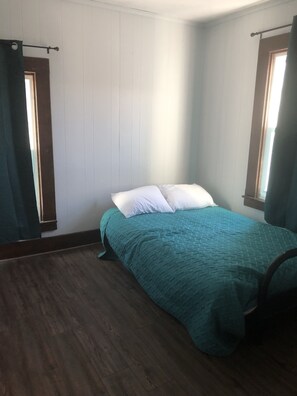 5 bedrooms, desk, free WiFi, bed sheets - Menlo Farmhouse (Menlo)