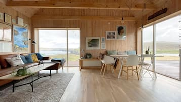 Luxury-Ferienhaus | Wohnbereich | 60-Zoll-Flachbildfernseher mit Digitalempfang, Fernseher, Netflix