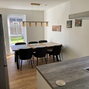 Dining - FH Rosengang - fireplace, terrace, garden, barbecue, close to the forest, Baltic Sea 6km away (Born)