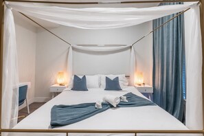 2 bedrooms, in-room safe, desk, iron/ironing board - Blue Breakaway with Free Parking & Sleeps 9!✨Book 7 days, Get 20% OFF!✨ (East Orange)