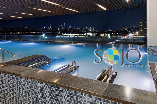 Pool - Blue Breakaway with Free Parking & Sleeps 9!✨Book 7 days, Get 20% OFF!✨ (East Orange)