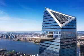 Exterior - Blue Breakaway with Free Parking & Sleeps 9!✨Book 7 days, Get 20% OFF!✨ (East Orange)