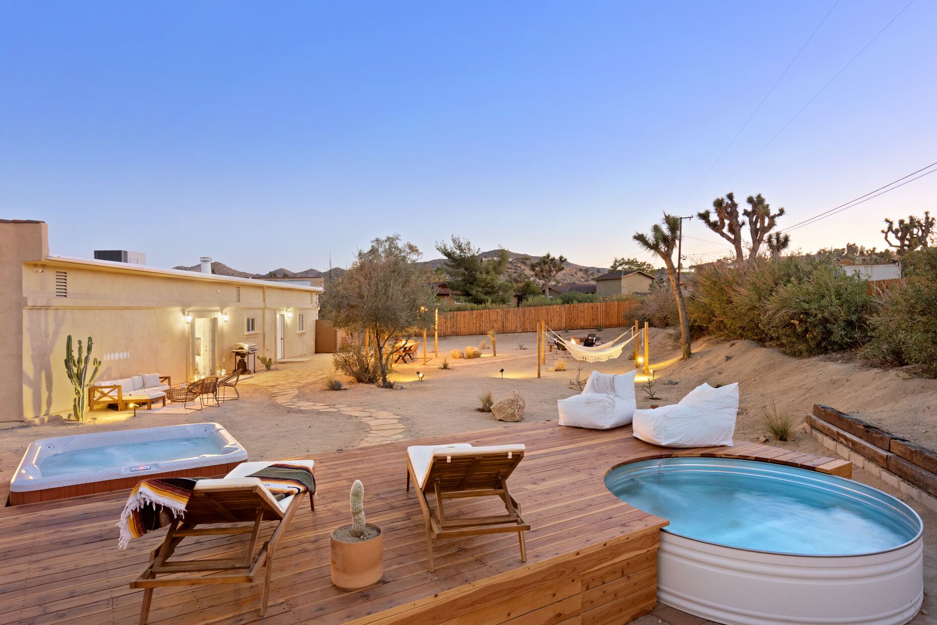 🌵Casa Amarilla - Hot Tub, Firepit, BBQ & Fantastic Yard for Families!🌵