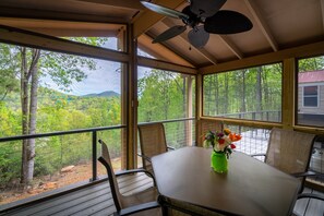 Outdoor dining - Hide Away, Peaceful, Cozy cabin  (Cleveland)