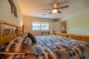 2 bedrooms, iron/ironing board, free WiFi, bed sheets - Hide Away, Peaceful, Cozy cabin  (Cleveland)