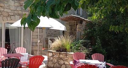 Les cigales location gite olivier en ArdĂšche pres vallon pont d'arc,