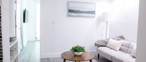 Smart TV, Netflix, table tennis, streaming services