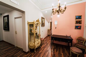 المنشأة من الداخل