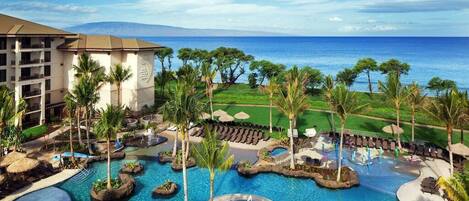 Alberca al aire libre y alberca climatizada