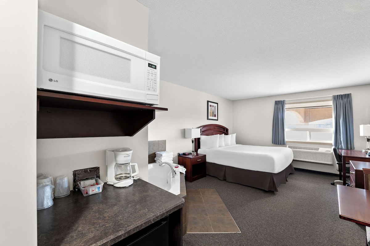 Suite, 1 King Bed, Non Smoking, Hot Tub